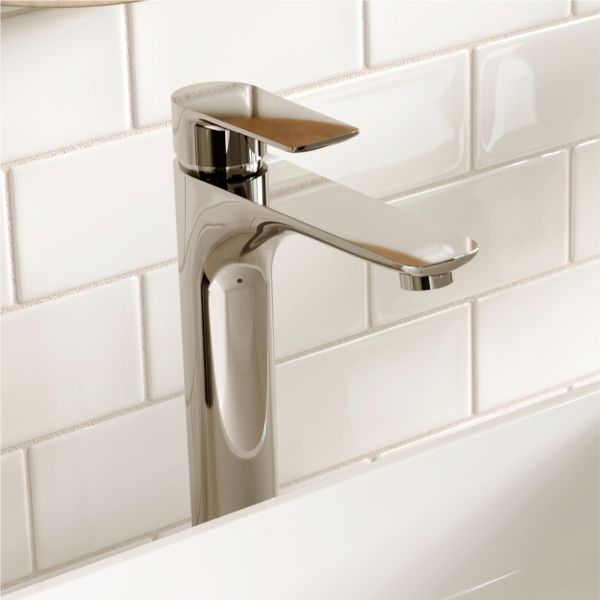 Kayes Single Hole Single Handle Bathroom Faucet with Matcing Pop-up Drain In Chrome