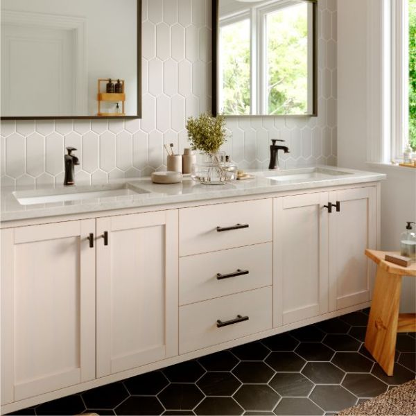 Woodburn Single Hole Single Handle Bathroom Faucet with Matching Pop-Up Drain In Oil-Rubbed Bronze