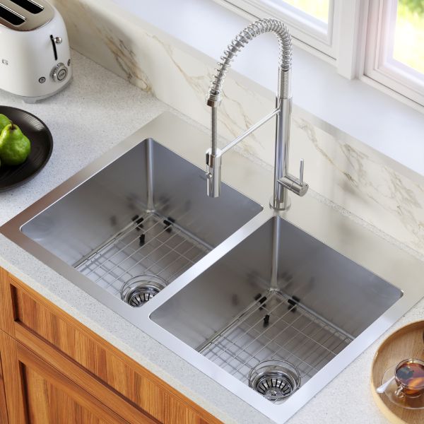 Bluffton Single Hole Single Handle Pull-Down Sprayer Kitchen Faucet In Chrome